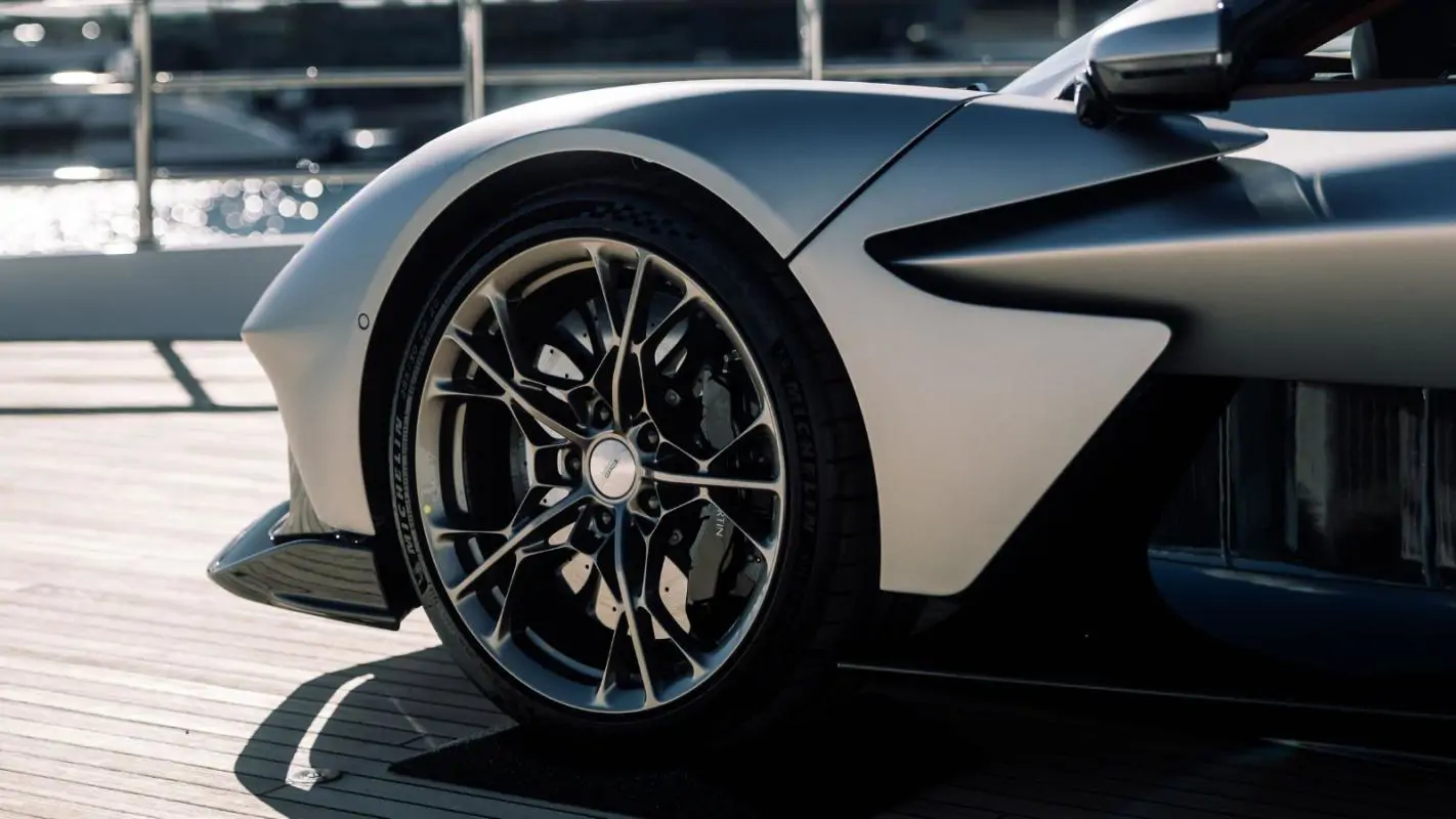 Aston Martin Valhalla